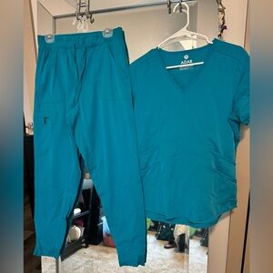 Adar pro teal scrub set